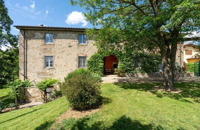 Wonderful private villa for 10 guests with TV, pets allowed and panoramic view