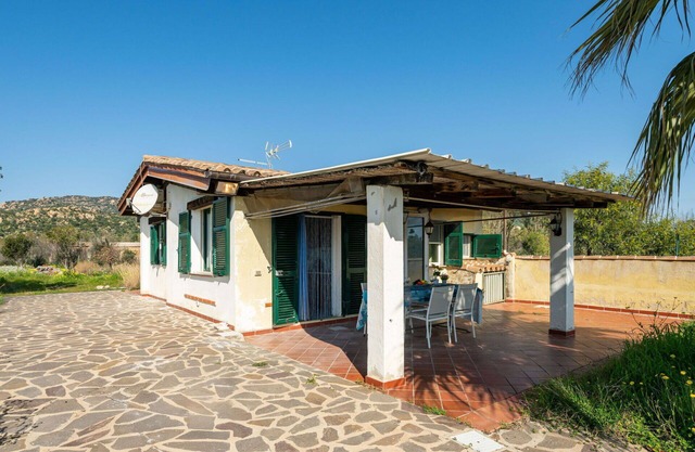 Wonderful private villa for 4 guests with A/C, WIFI, TV, patio, pets allowed and panoramic view