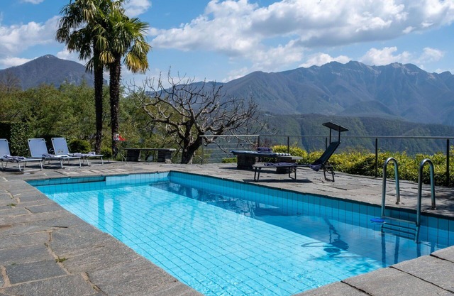 Wonderful private villa with private pool, WIFI, TV, patio, pets allowed and panoramic view