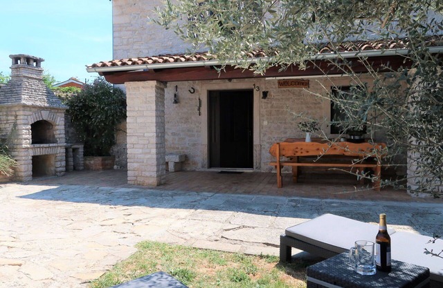 Wonderful private villa for 4 guests with A/C, WIFI, TV, terrace and pets allowed