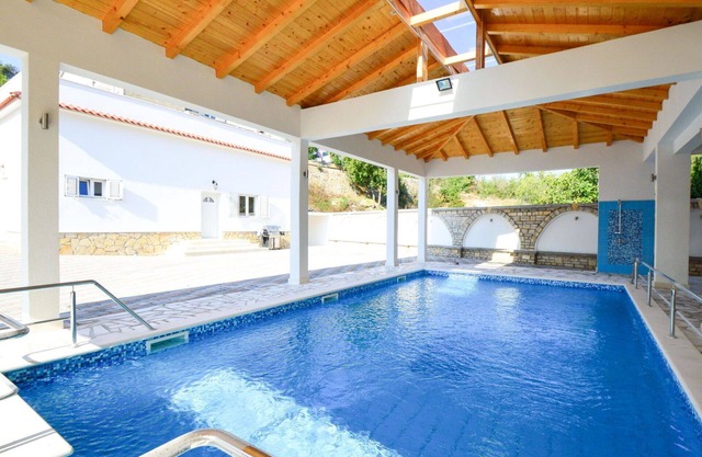 Wonderful private villa for 14 people with private pool, A/C, WIFI, hot tub, TV and terrace