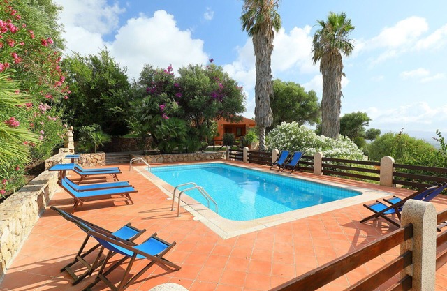 Wonderful private villa for 12 people with WIFI, A/C, private pool, TV, patio and pets allowed