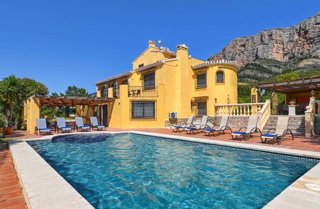 Wonderful spacious villa with private pool