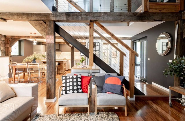 WOODLANDS RETREAT - stylish and unique, per friendly!