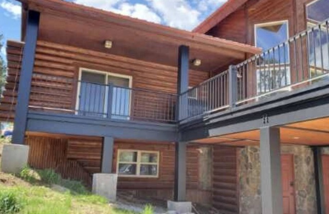 World class panoramic mountain views and steps away from San Juan Nat'l Forest!