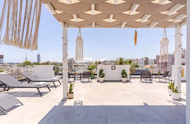 YAMAS Urban Living Spiridonons Sunny 1 BR