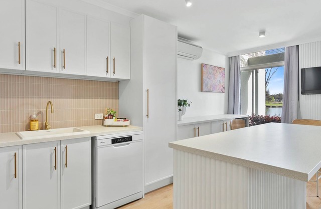 Yarrawonga Lakeside Apartment 25