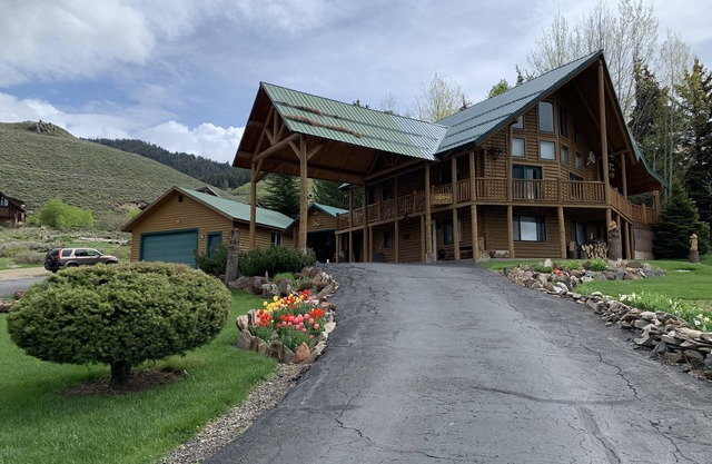 Yellowstone Park area on Henry's Lake, 1st level of our 3 level cabin. Sleeps 2
