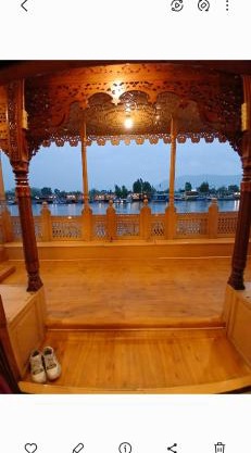 Young Beauty Star Houseboat