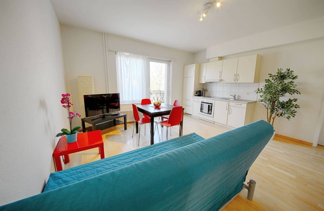 ZH Kuenzli - Stauffacher HITrental Apartment