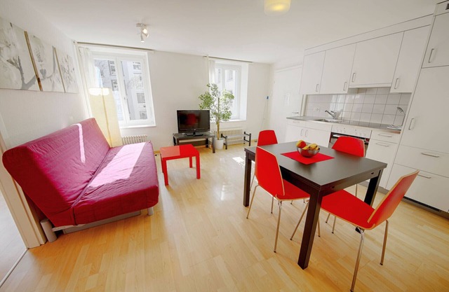 ZH Rodriguez - Stauffacher HITrental Apartment