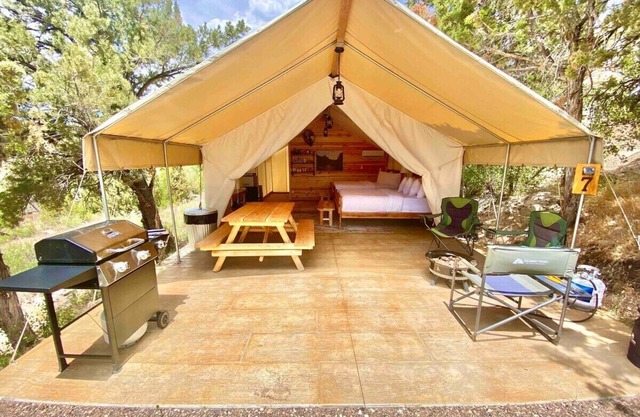 Zion Glamping Tent w/A/C & Private Bathroom
