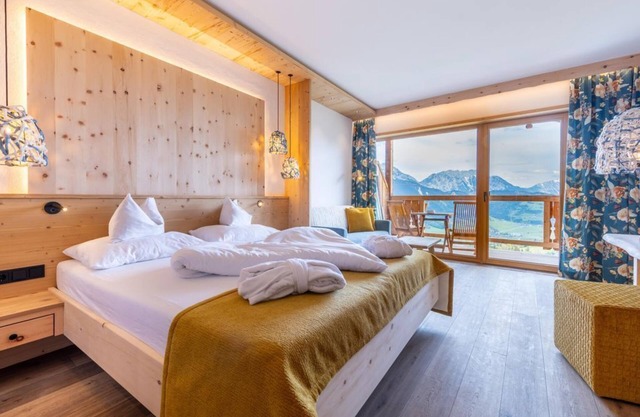 "Zirbe Weitblick" - double room, shower, WC (4 - 6 nights) - Nature and wellness hotel