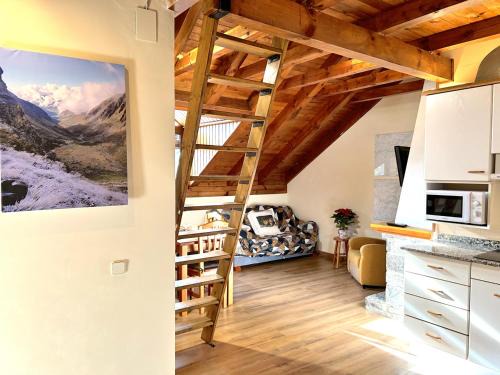 Esterri D'Aneu Apartment | Àtic lluminós al centre d’Esterri d'Àneu by RURAL D'ÀNEU