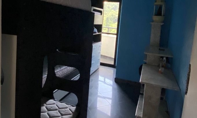 Vila Julia Apartment | Ótimo Apartamento Começo da Enseada ao Lado do Mercado Pão de Açúcar,