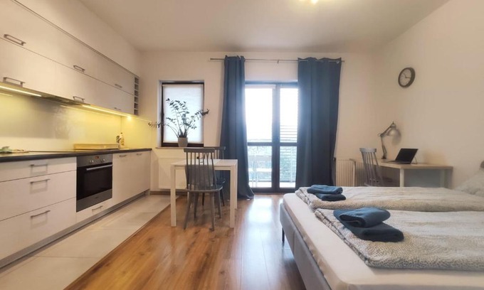Pradnik Czerwony Apartment | Śliczna 34A by Homeprime