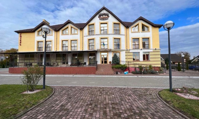 Novovolynsʼk Hotel | Бобри плюс
