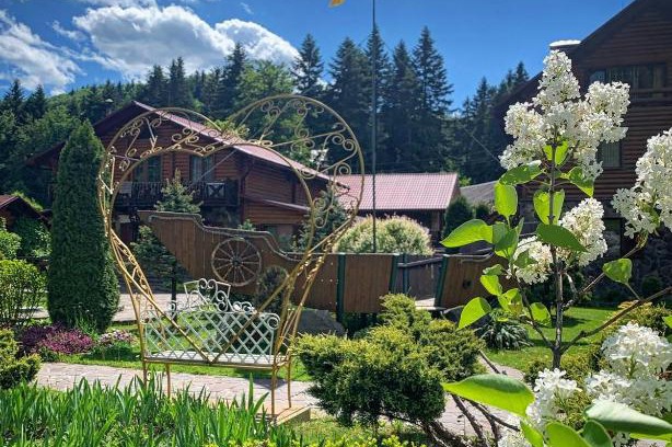 Zhdeniyevo Apartment | Готель Жди ня Єво instagram zhdenievo hotel