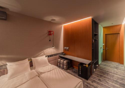 Sofiivska Borshchahivka Hotel | Дизайн-готель ROAD