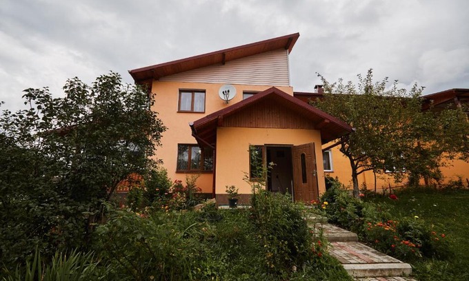 Slavske House | Захід сонця