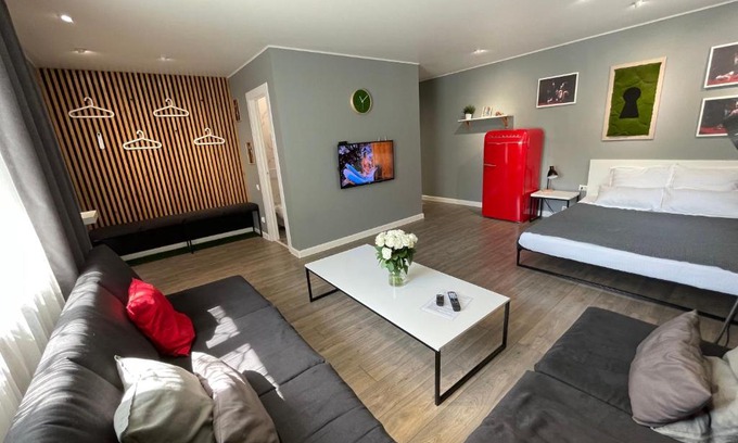 Petropavlovsk Apartment | Квартира-студия с отдельным входом с гостиничным сервисом, с белым постельным