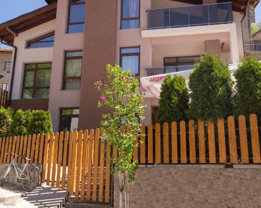 Devin Apartment | Къща за гости" Никола"