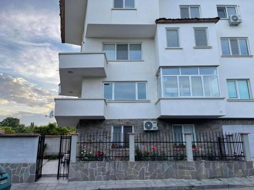 Hisarja Apartment | ЛАЗАРОВИ