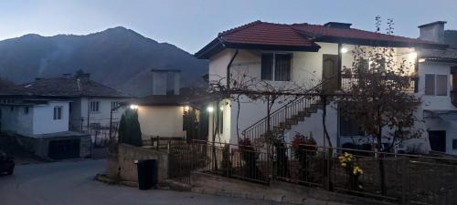 Devin House | При баджанака