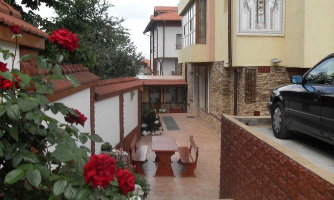 Kvartal Noviya Grad Hotel | Стаи за гости - Семейна къща за гости Ивел