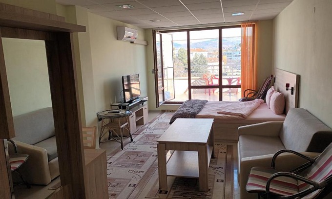 Kardzhali Province House | Стая за гости Пентагона