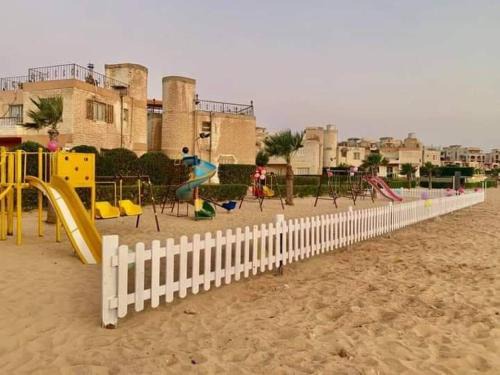 Ain Sokhna Ski Chalet | شاليه علوى بالروف بقرية فينيسا باجمل شواطئ السخنه