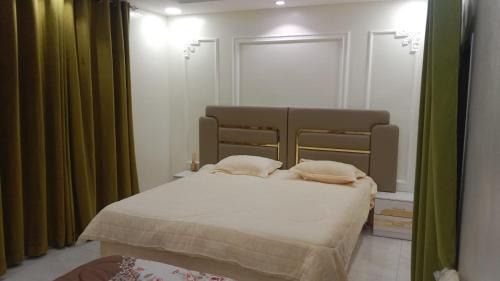 Ash Sharqiyah North Governorate House | مزرعة نحل العسل