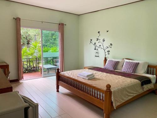 Lom Kao Hotel | บ้านไม้พิชา หล่มเก่า