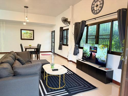 Chiang Kham House | เฮือนแม่บัวจันทร์ โฮมสเตย์