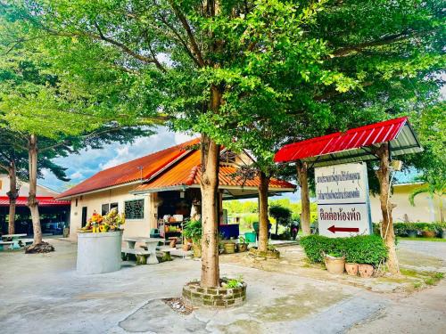 Khueang Nai Hotel | แฮปปี้รีสอร์ทเขื่องใน