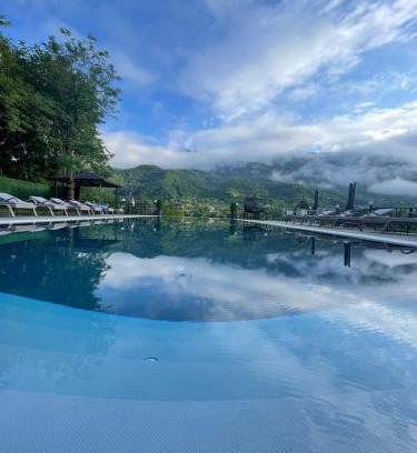 Ambrolauri Hotel | ციბენა Tsibena