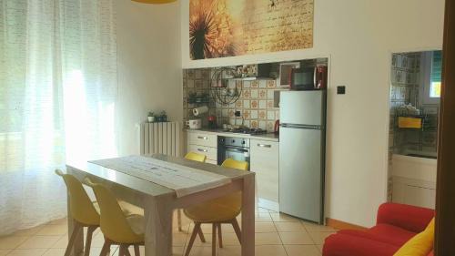 Imola Apartment | ᑢᗩSᗩ ᘻᗩᖴᗩᒪᗪᗩ zona stazione - centro con parcheggio interno