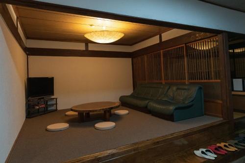 Gujo House | 交流宿 星降る家 いこい