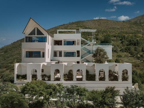 Dali Town Hotel | 大理空岛半山海景民宿