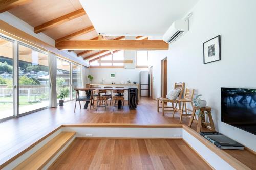 Sanuki Villa | 【海から近く】敷地内無料駐車場5台分完備！BBQ設備貸出あり3,500円！快適空間！【COQAEL】