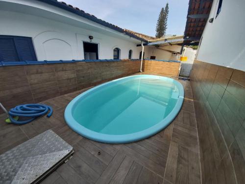 Maranduba Ski Chalet | 0005.03 - Maranduba -Chalé - 2 Dorm - 6 Pess - 3 Quadras Do Mar - Piscina Coletiva - WIFI - Ar Condicionado