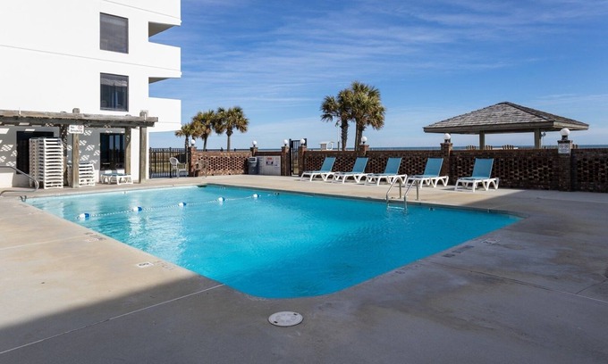 Wilmington Beach Condo | 0101 Coastal Retreat by Atlantic Towers