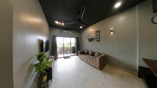 Si Rusa Apartment | 1-10pax DoorStep private beach & swimming pool