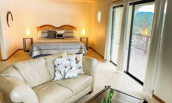 Mariposa Apartment | 1.5 Bedroom suite overlooking Shooting Star Ranch