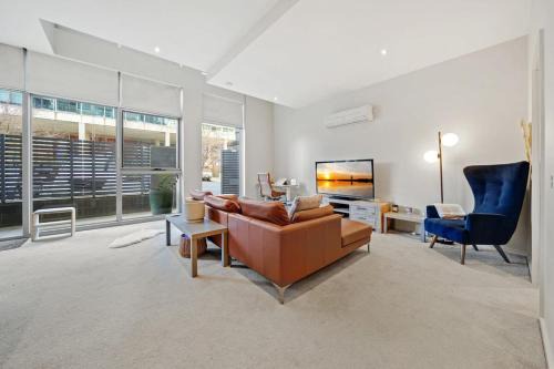 City West Apartment | 1-Bed Apartment with Gym, BBQ and Pool Facilities