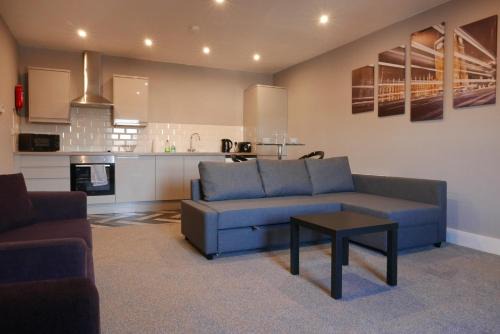 Chapeltown Apartment | 1 bed Apt close to Leeds Arena Sleeps up to 4 people F4