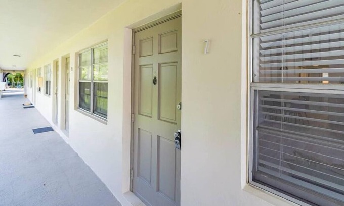 Highland Garden Apartment | 1 Bedroom 632108 by Houzlet