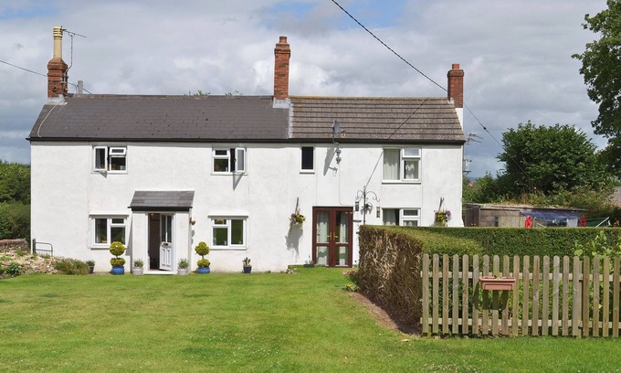 Wellington Cottage | 1 bedroom accommodation in Wrangway, near Wellington