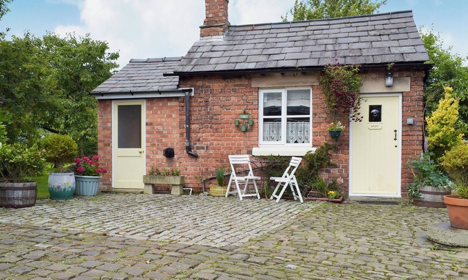 Ormskirk Cottage | 1 bedroom accommodation in Burscough, near Southport