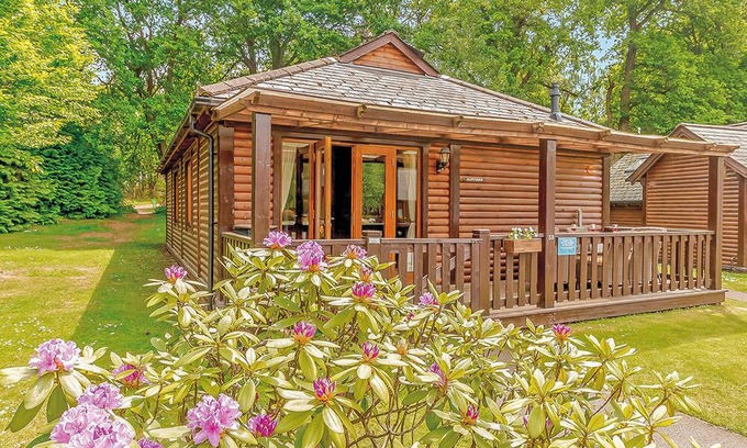Tilford Ski Chalet | 1 bedroom accommodation in Tilford, Farnham